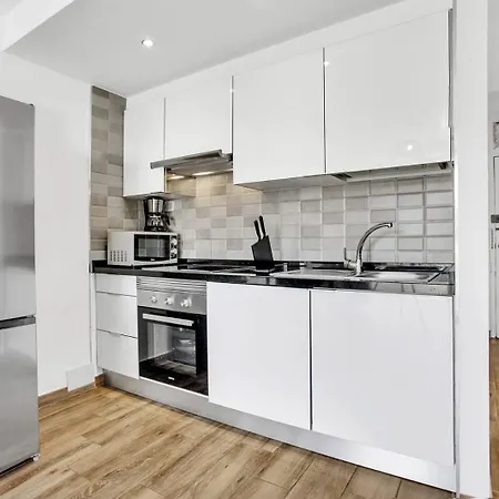 Modern In Playa De Americas Apartamento *